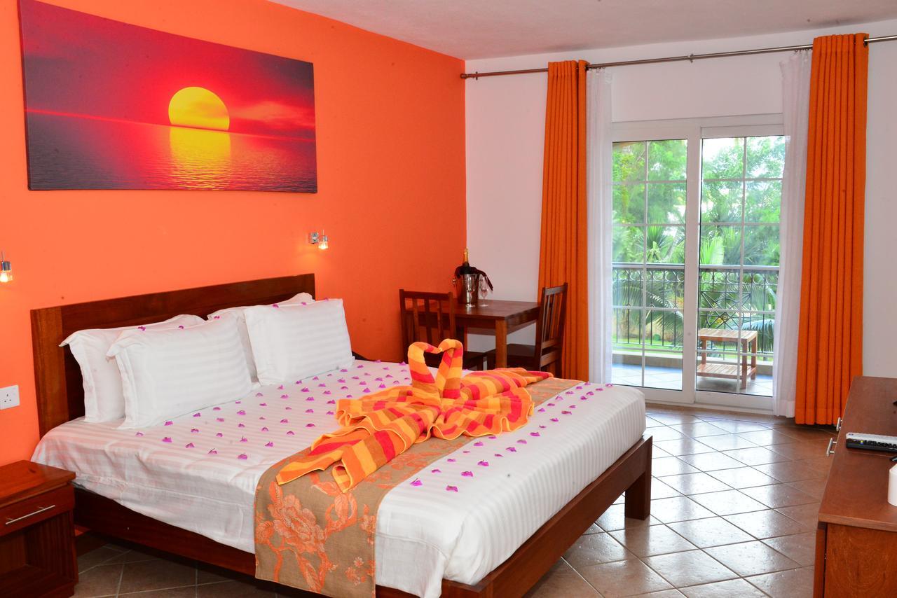 Sunset Reef Resort & Spa Pointe aux Piments Exteriör bild