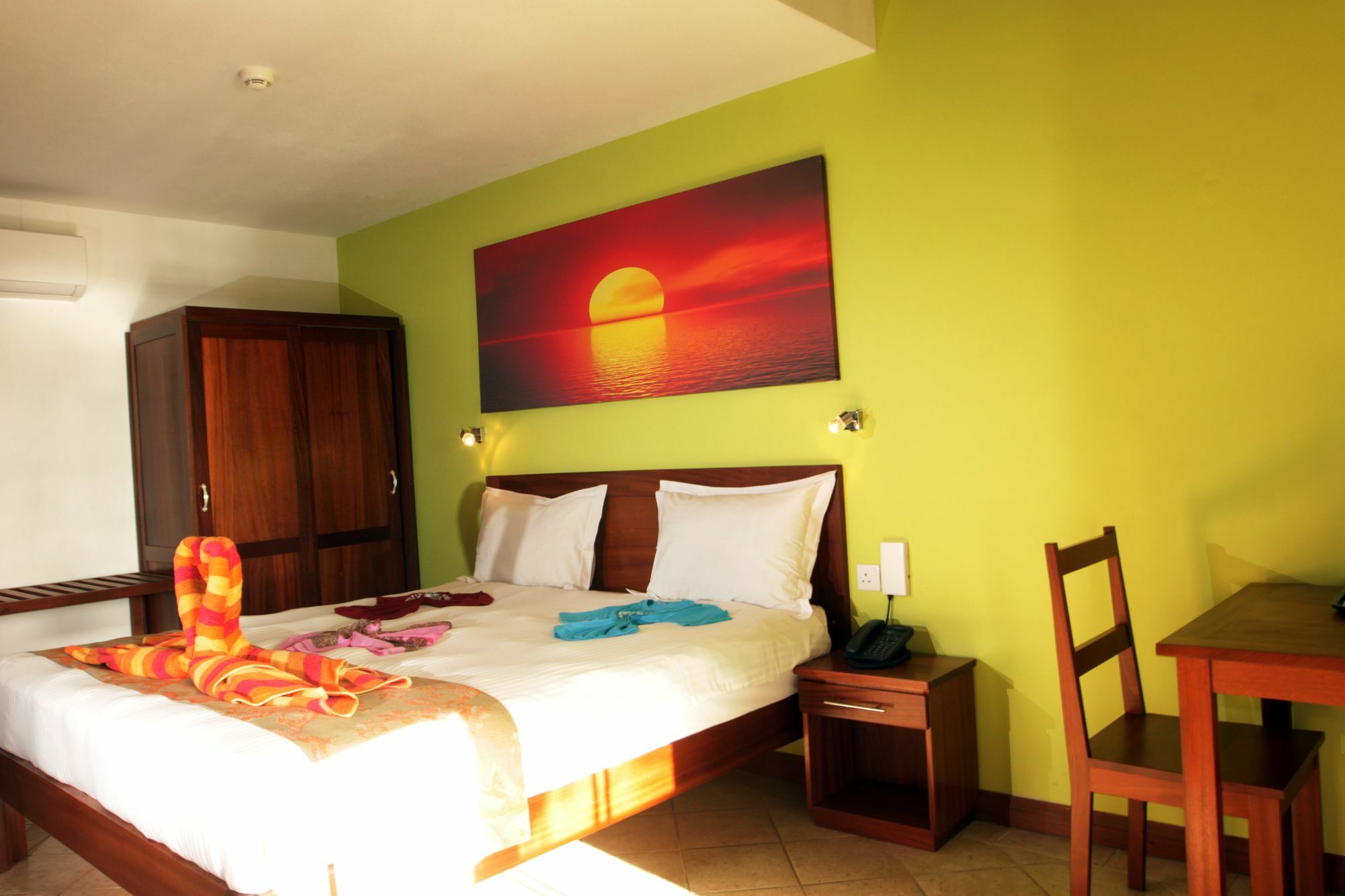 Sunset Reef Resort & Spa Pointe aux Piments Exteriör bild