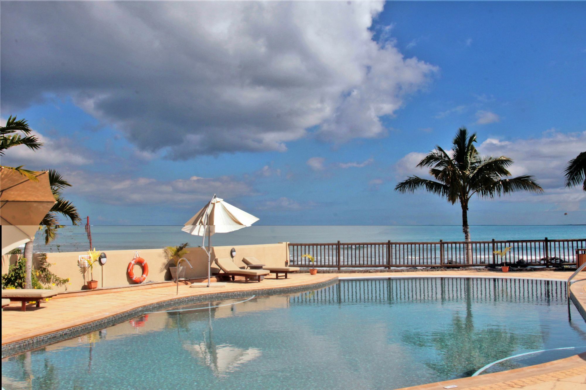 Sunset Reef Resort & Spa Pointe aux Piments Exteriör bild